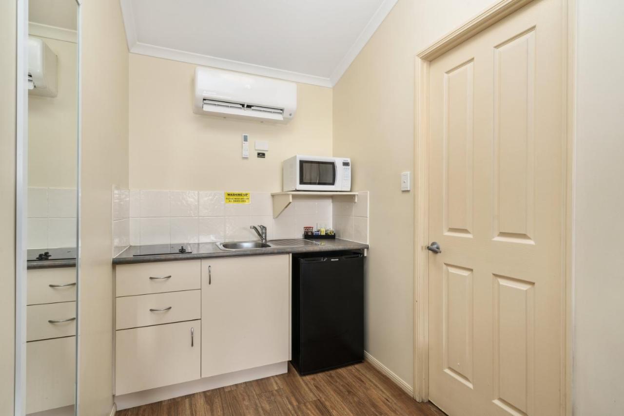 Caboolture Central Motor Inn, Sure Stay Collection By BW Екстериор снимка