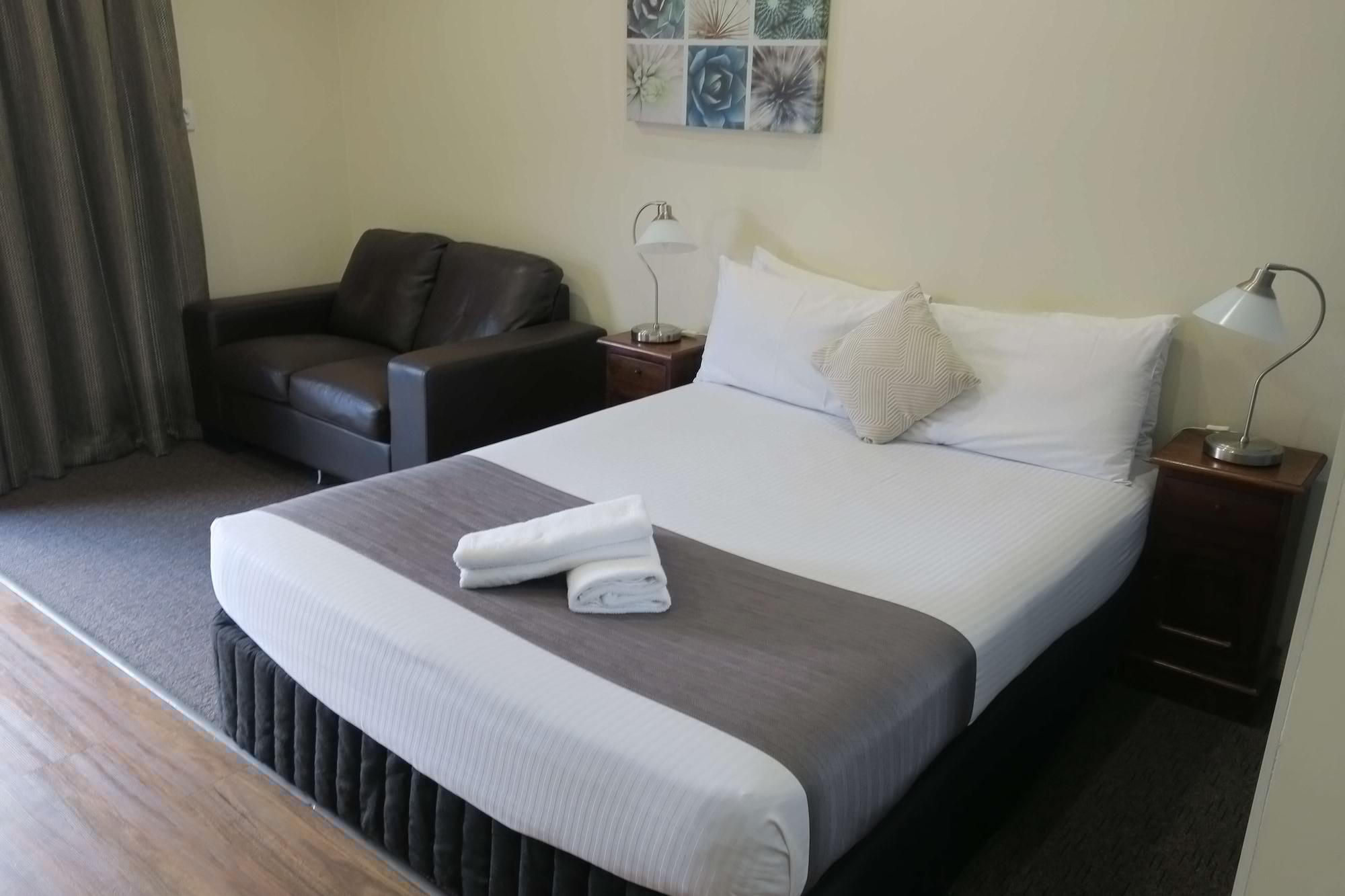 Caboolture Central Motor Inn, Sure Stay Collection By BW Екстериор снимка