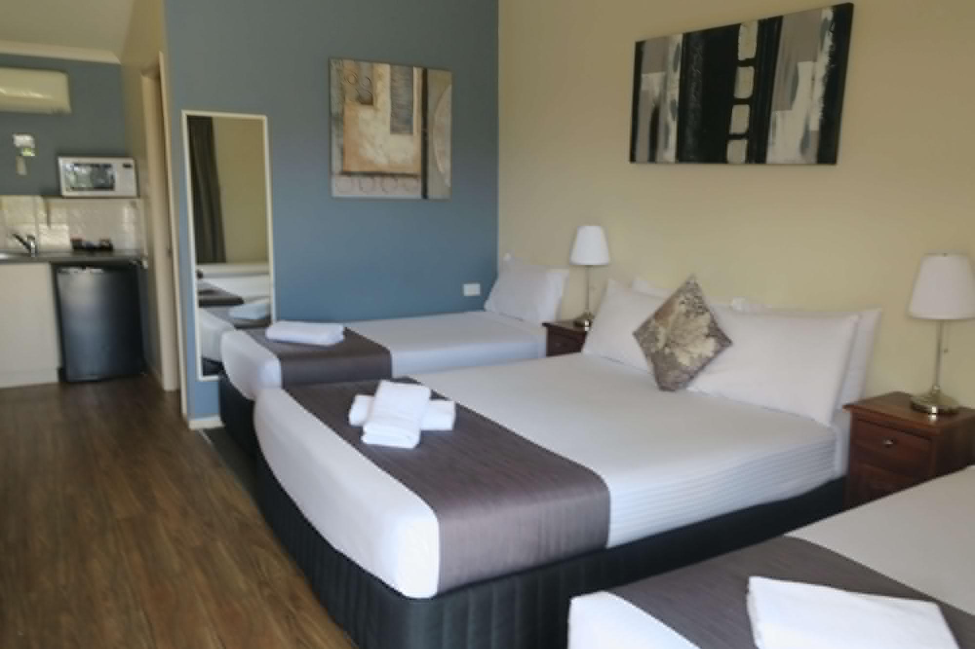 Caboolture Central Motor Inn, Sure Stay Collection By BW Екстериор снимка