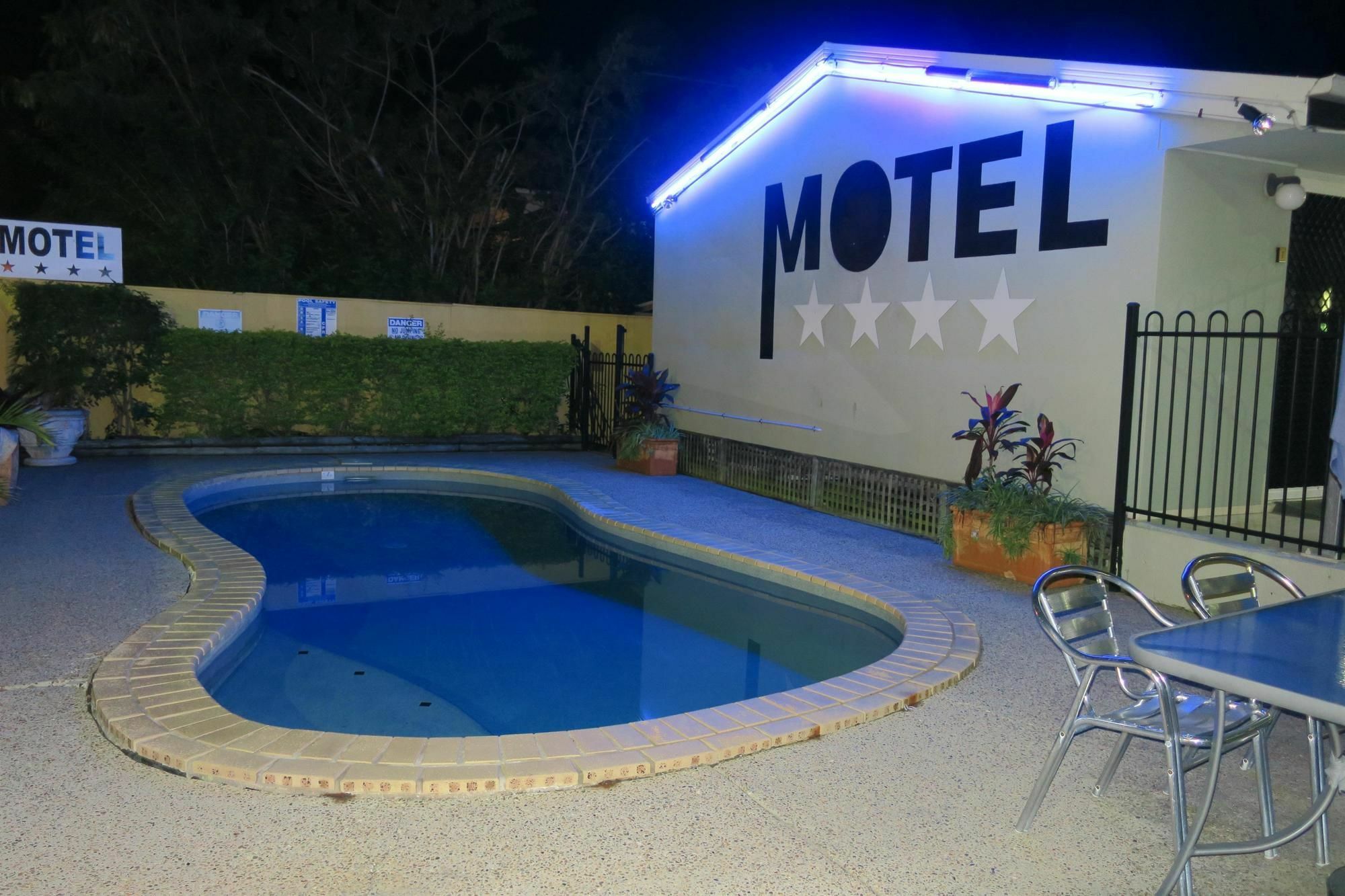 Caboolture Central Motor Inn, Sure Stay Collection By BW Екстериор снимка